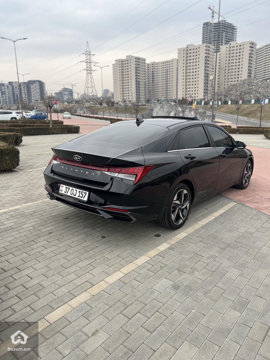 Hyundai Elantra Sel Plus - image 5