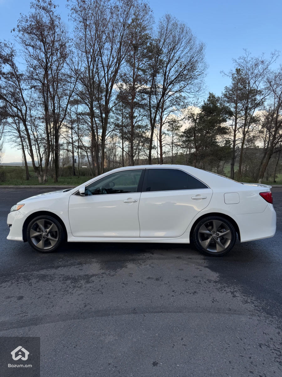 Toyota camry se - image 6