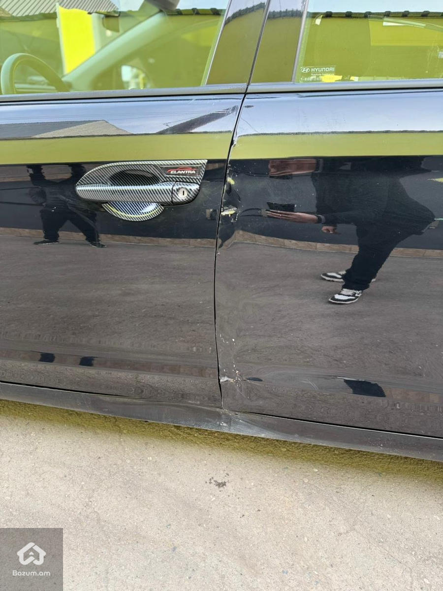 Hyundai Elantra SEL - image 11