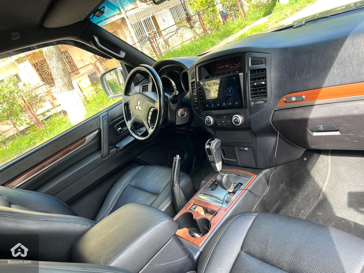 Mitsubishi Pajero - image 8