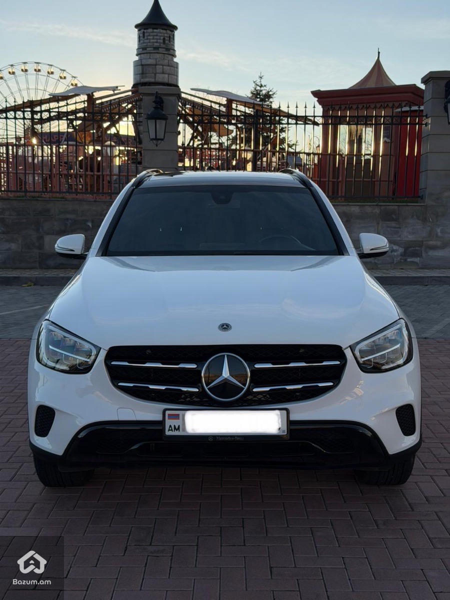 Mercedes Benz - image 3
