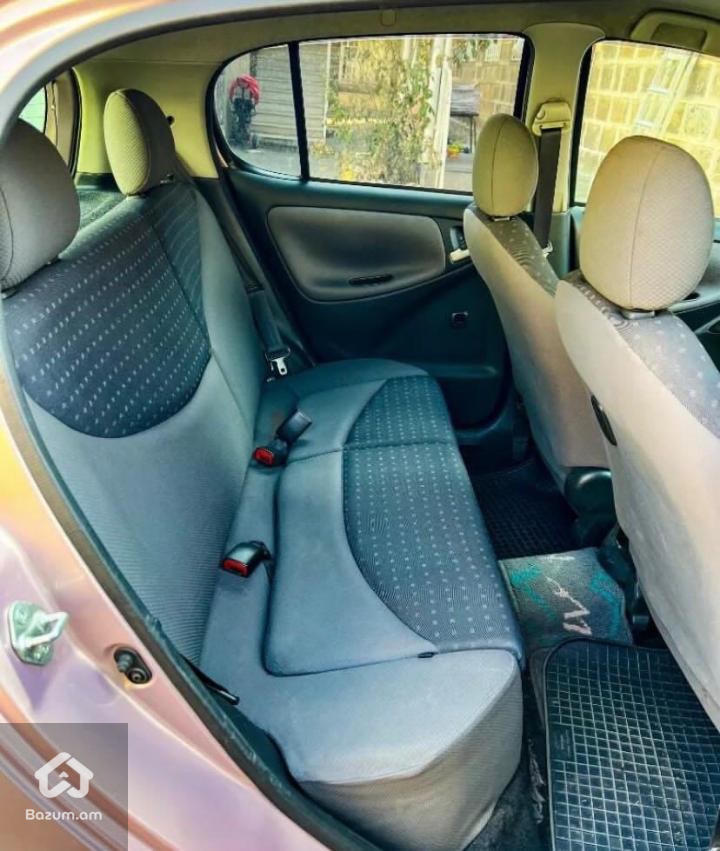 Toyota Vitz - image 8