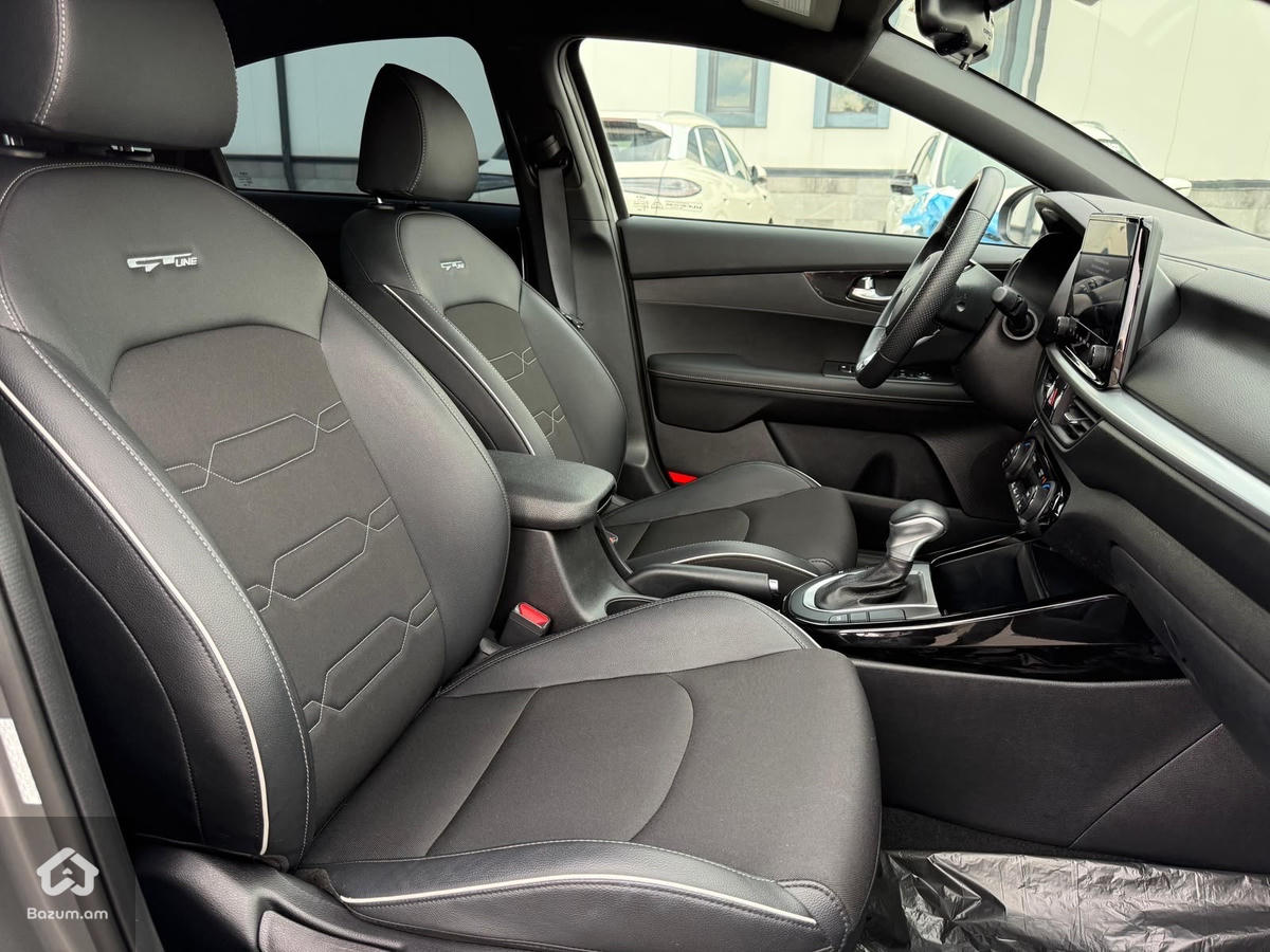 kia Forte - image 26