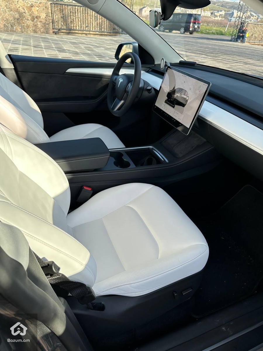Tesla Model Y 2024/11 - image 8
