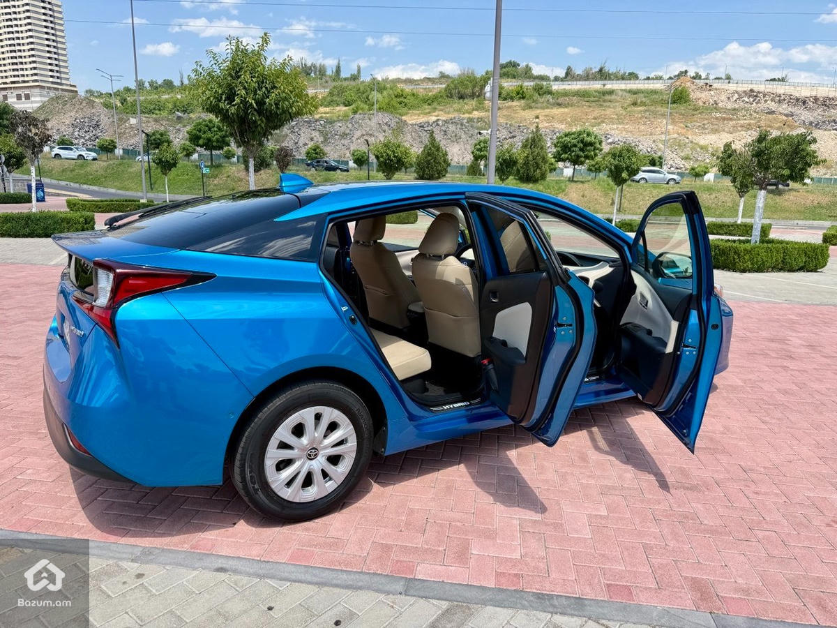 Toyota Prius 2020 - image 4