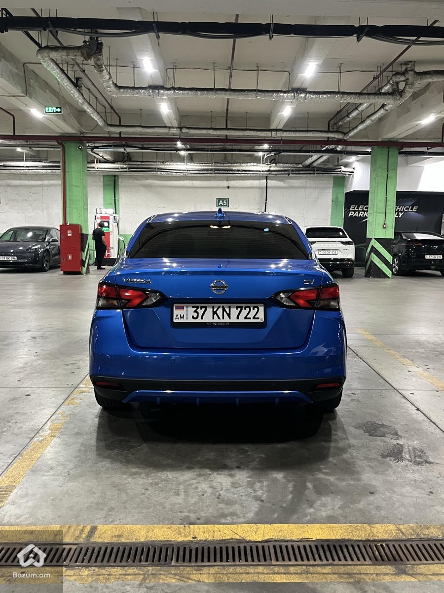Nissan Versa - image 6