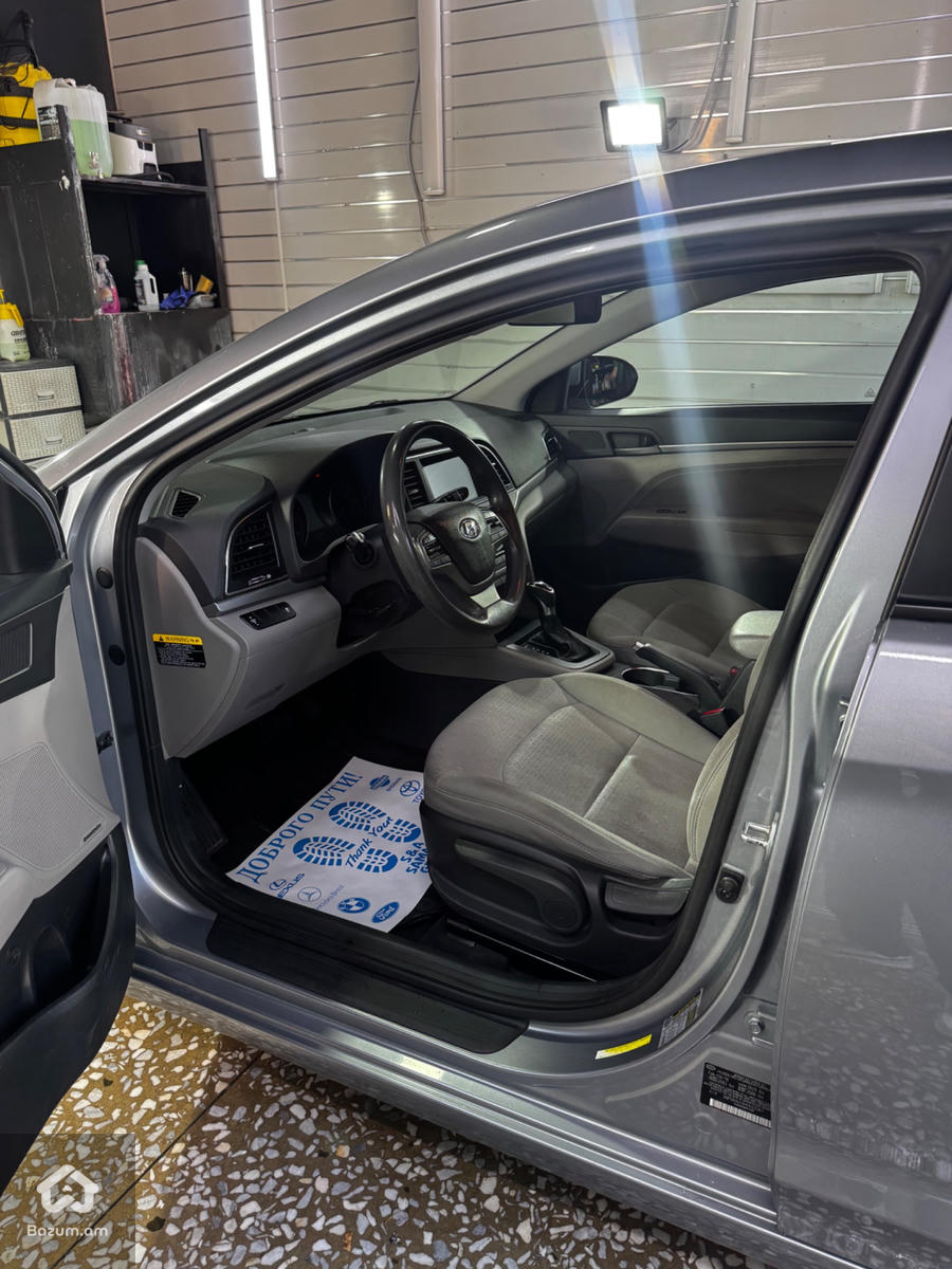 Hyundai Elantra - image 5