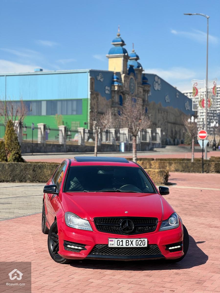 Mercedes Benz W204 - image 2