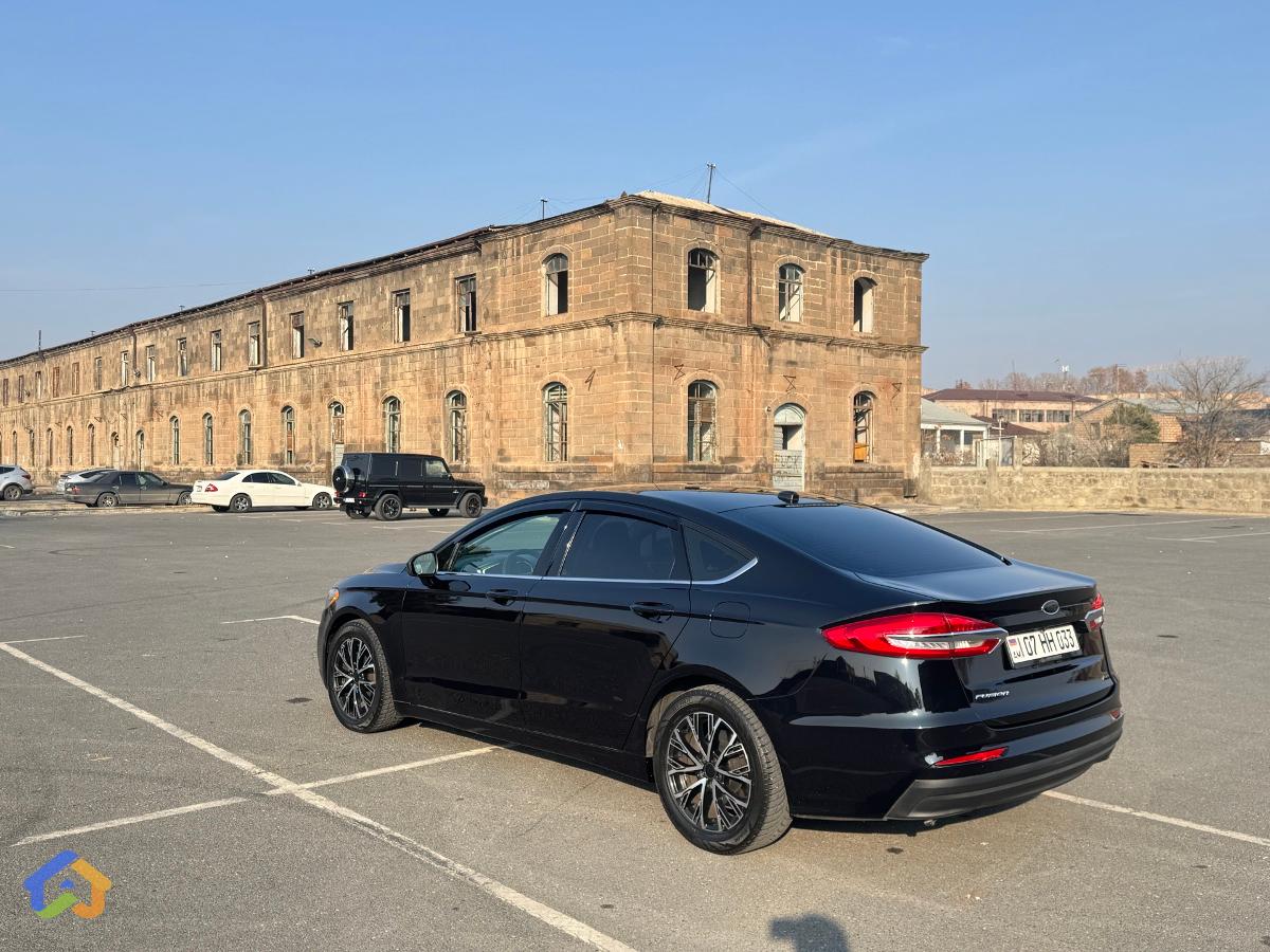 Ford Fusion - image 8