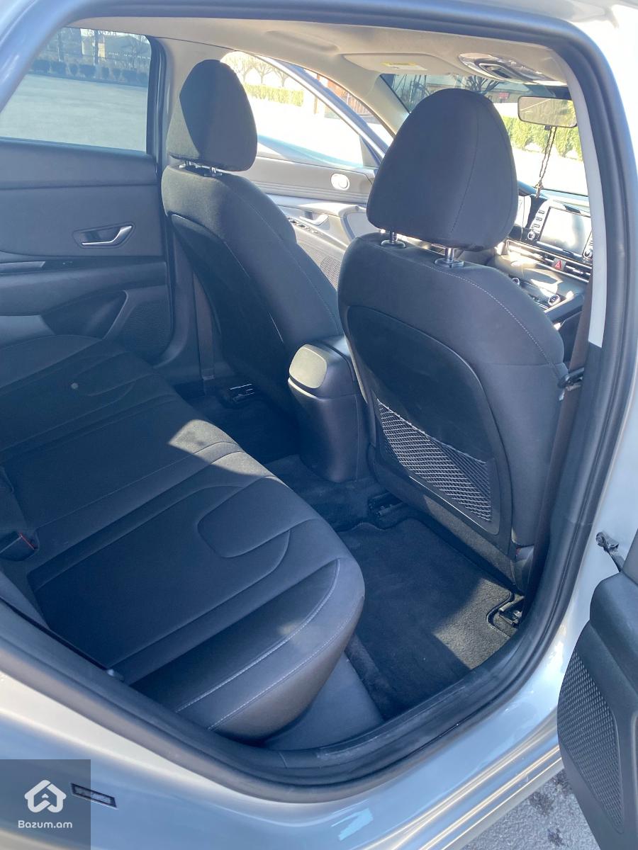 Hyundai Elantra Sel+ - image 8