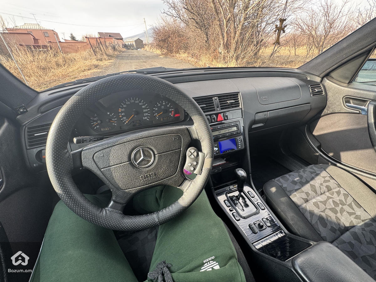 Mercedes Benz C200, Japan, գործարանային Ձախ ղեկ - image 4