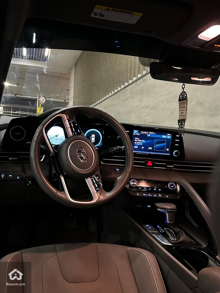 Hyundai Elantra  - image 10