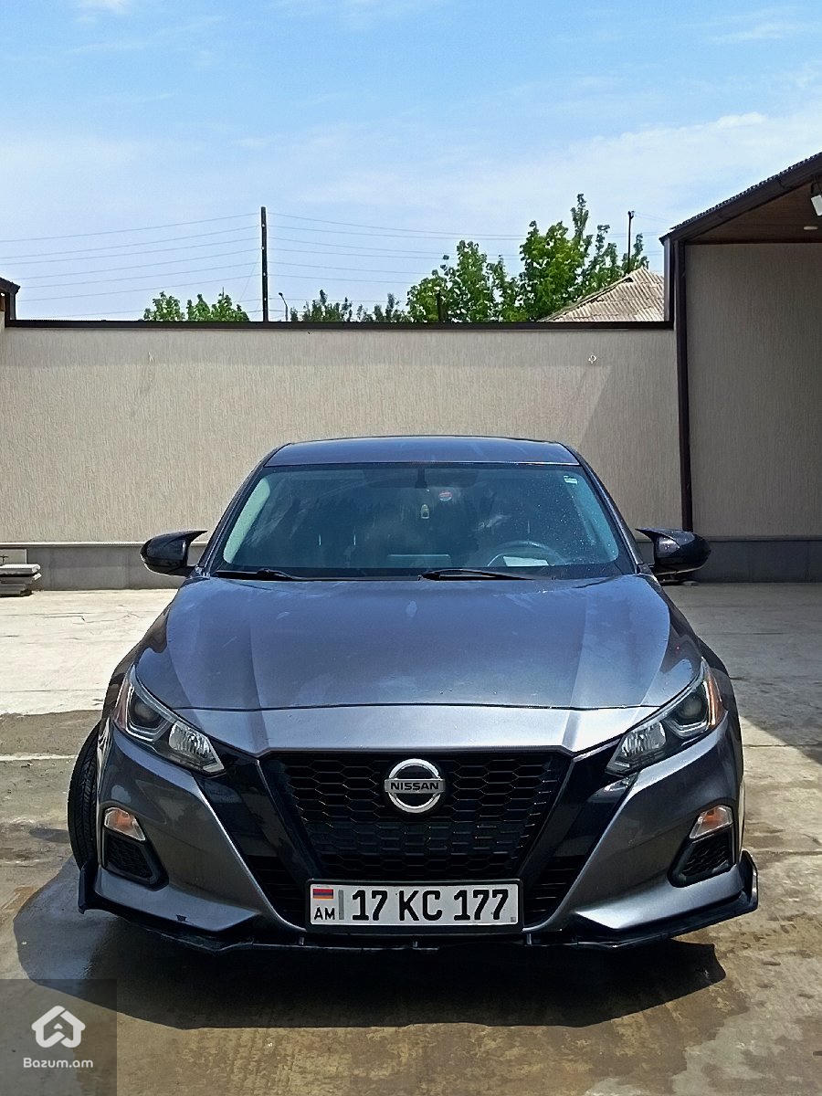 Nissan Altima  - image 4