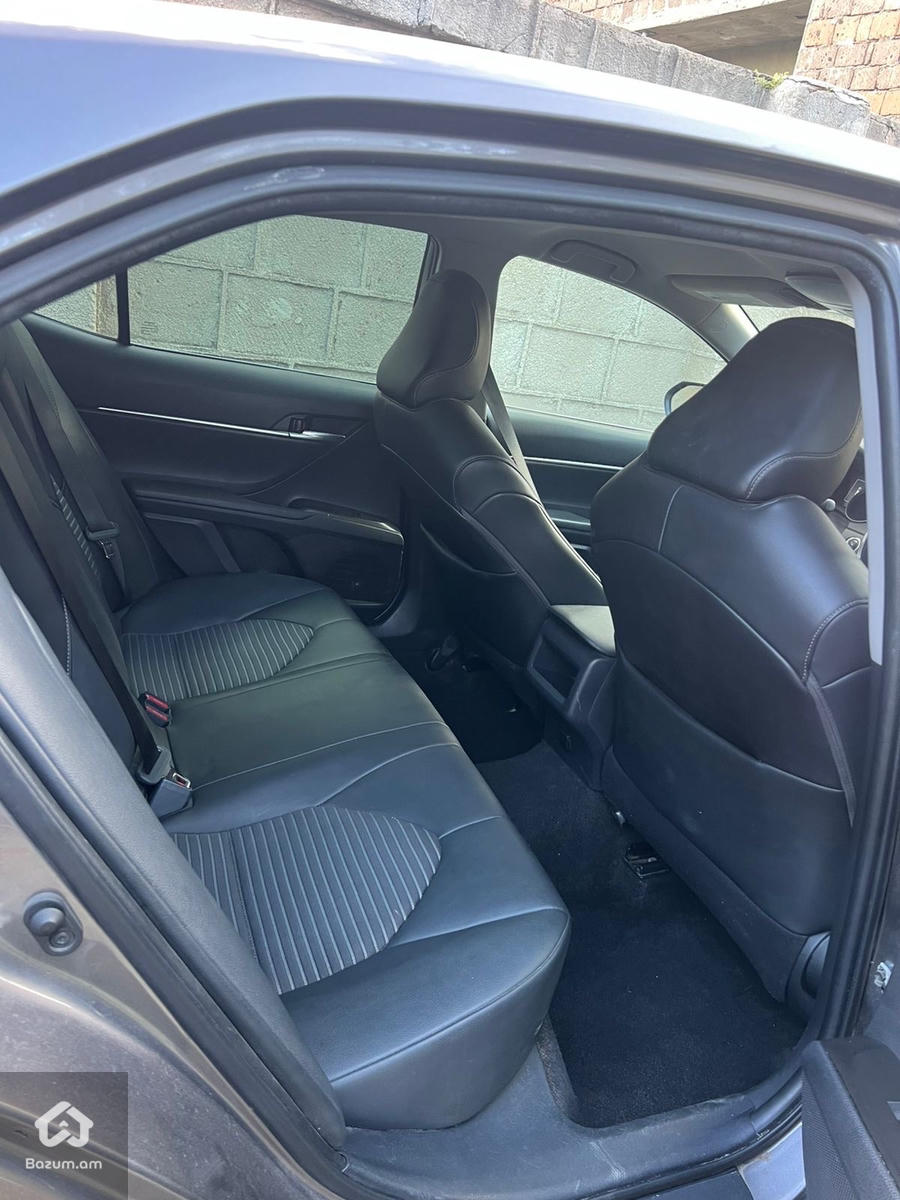 Toyota Camry - image 11