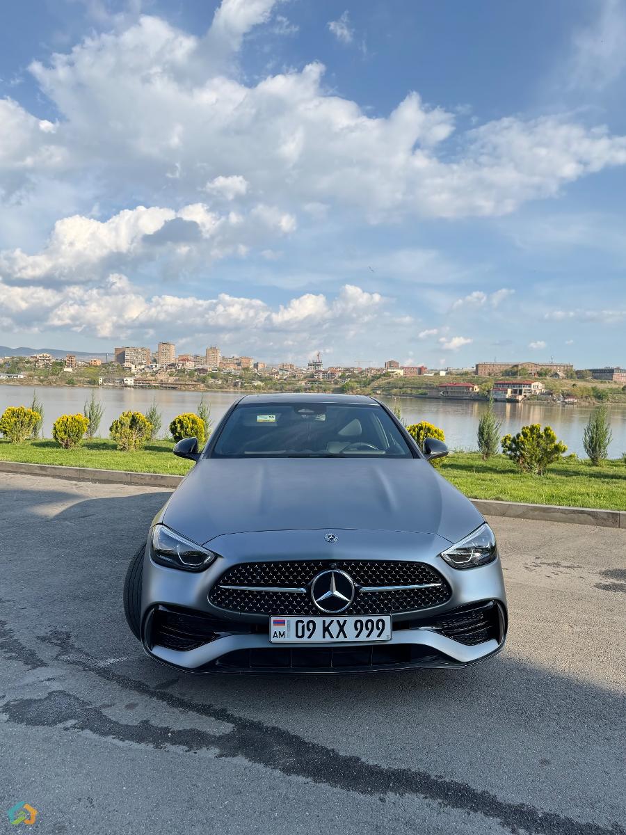 Mercedes-Benz c300 AMG Line - image 2