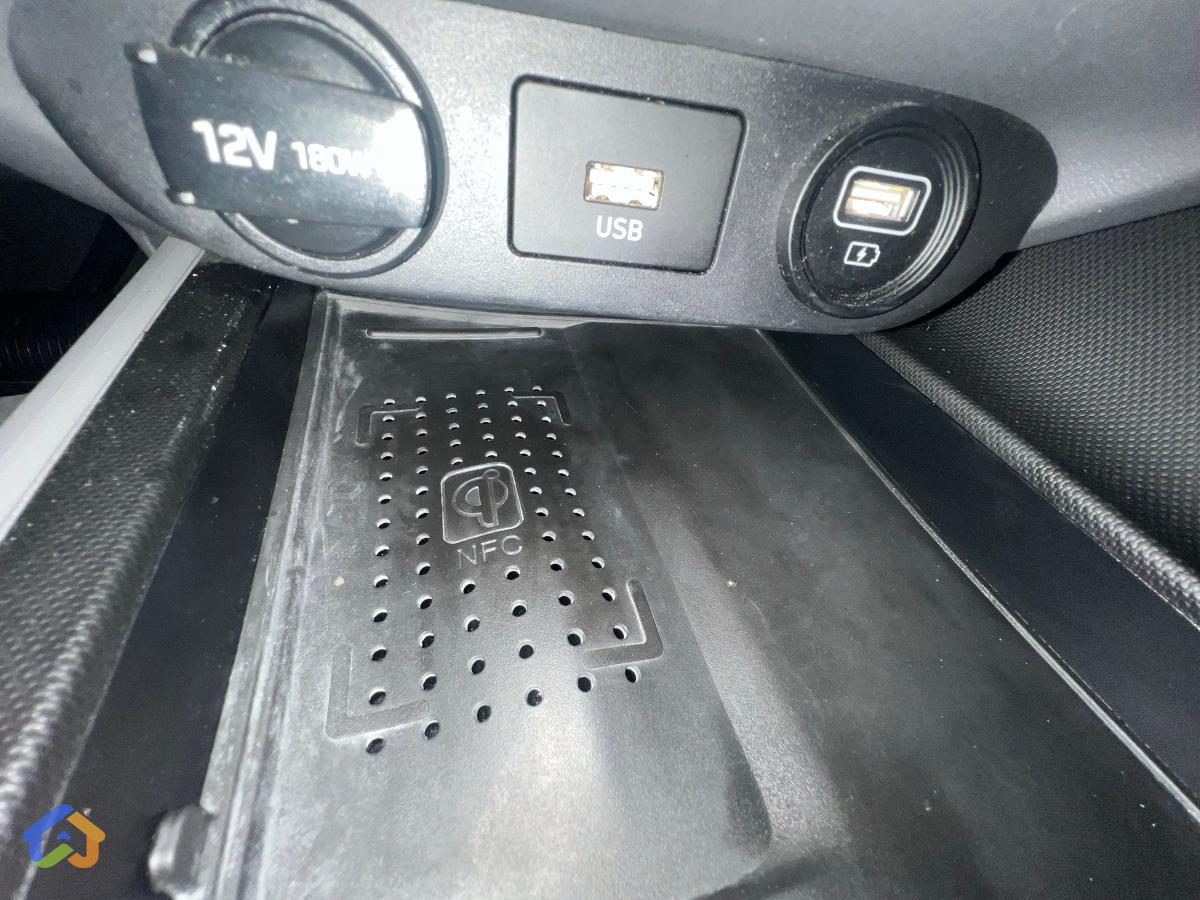 Hyundai Elantra Sel Plus - image 13