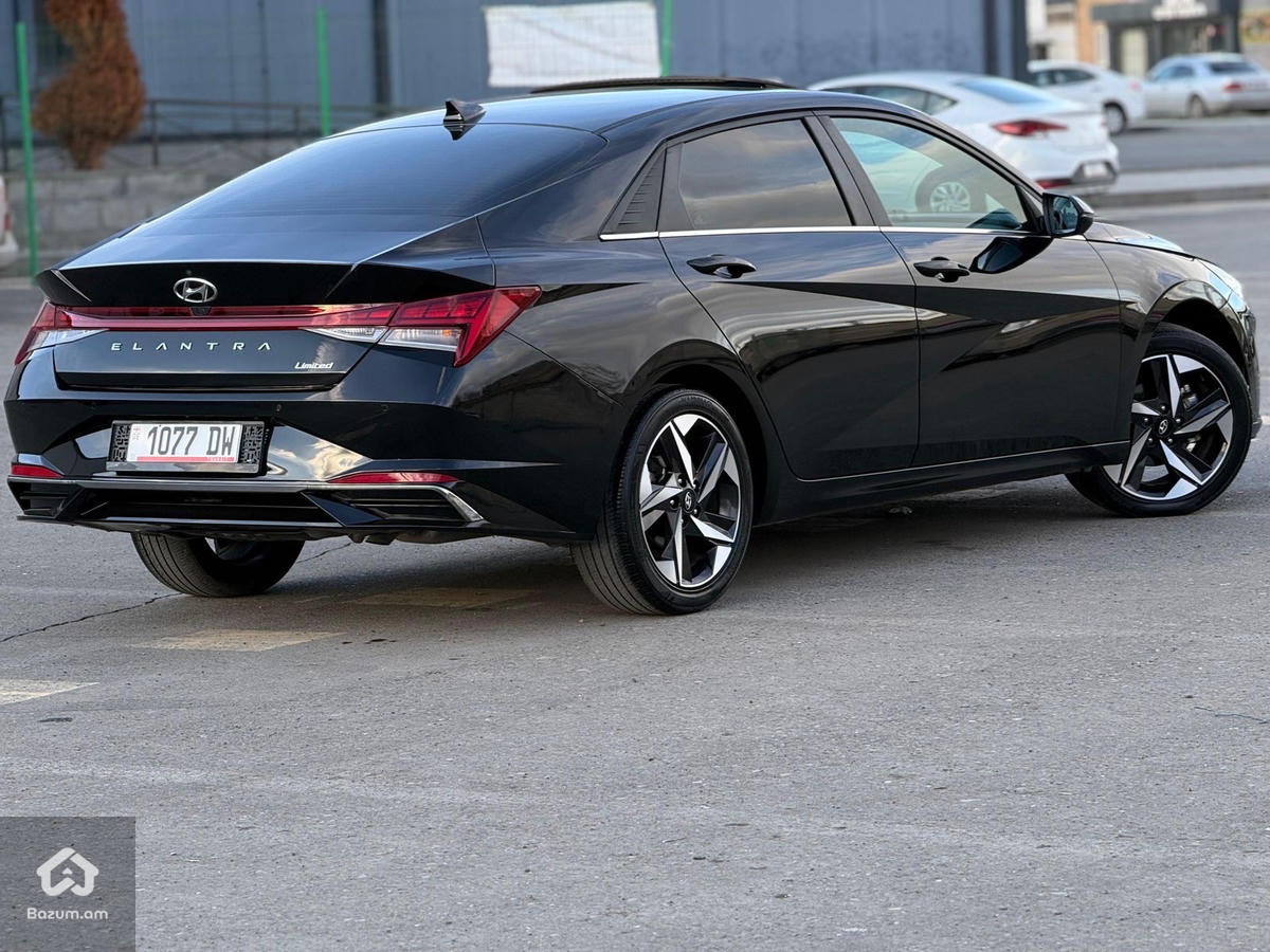 Hyundai Elantra - image 13