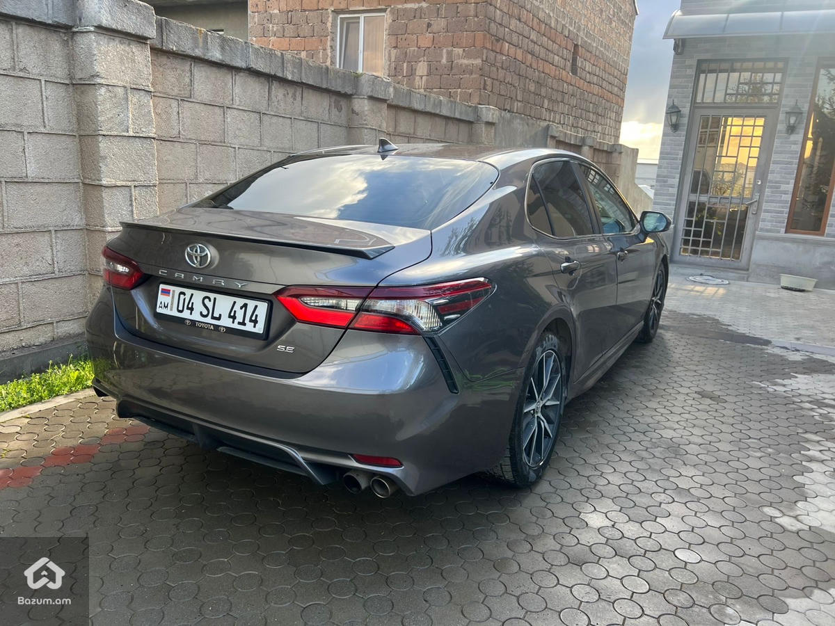 Toyota Camry - image 6