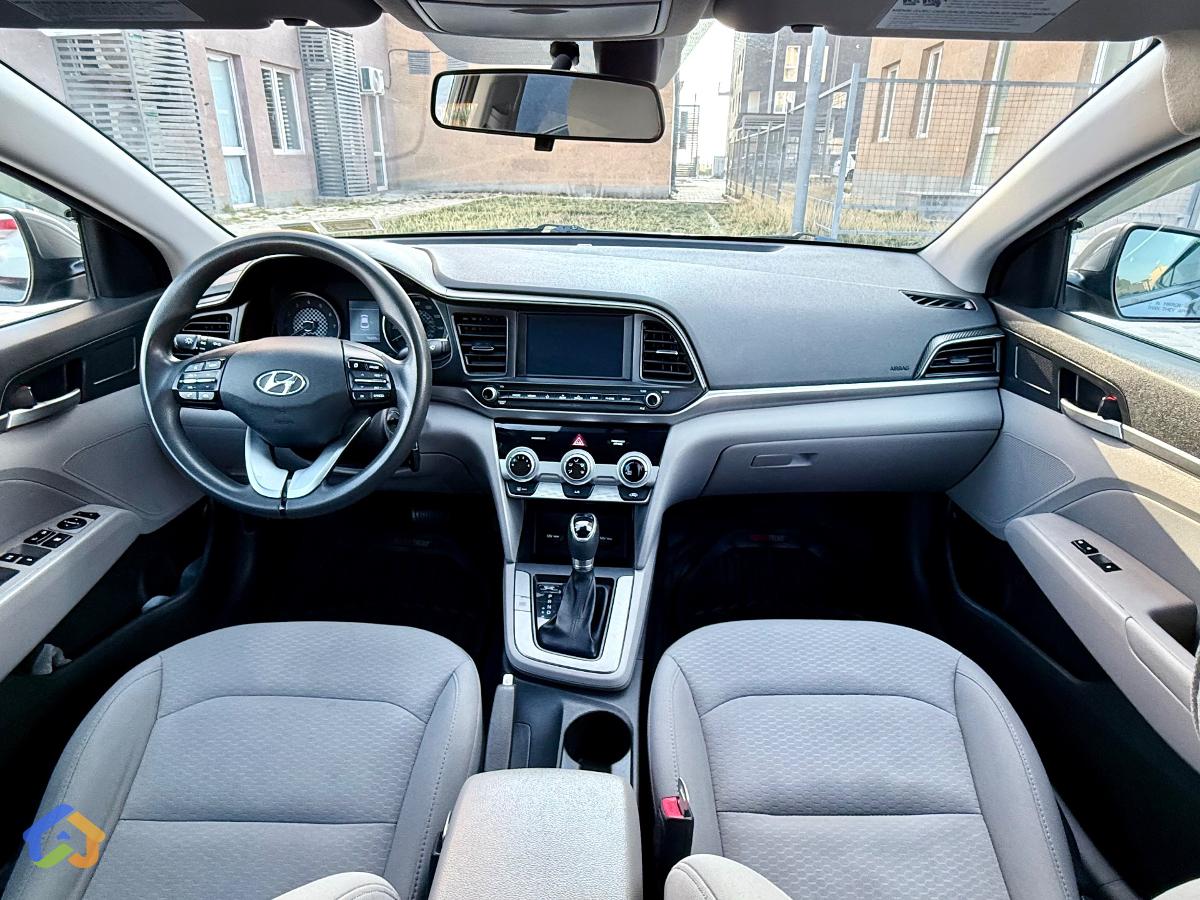 Hyundai Elantra - image 12