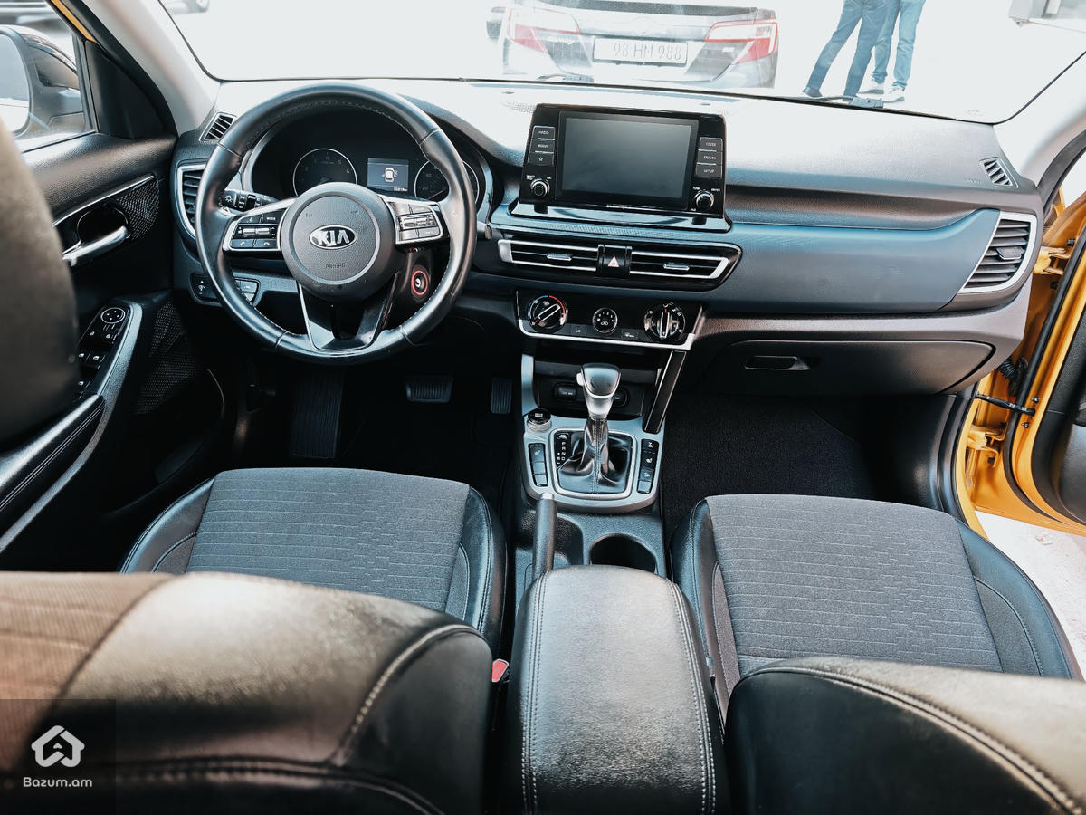 2021 Kia Seltos - image 13