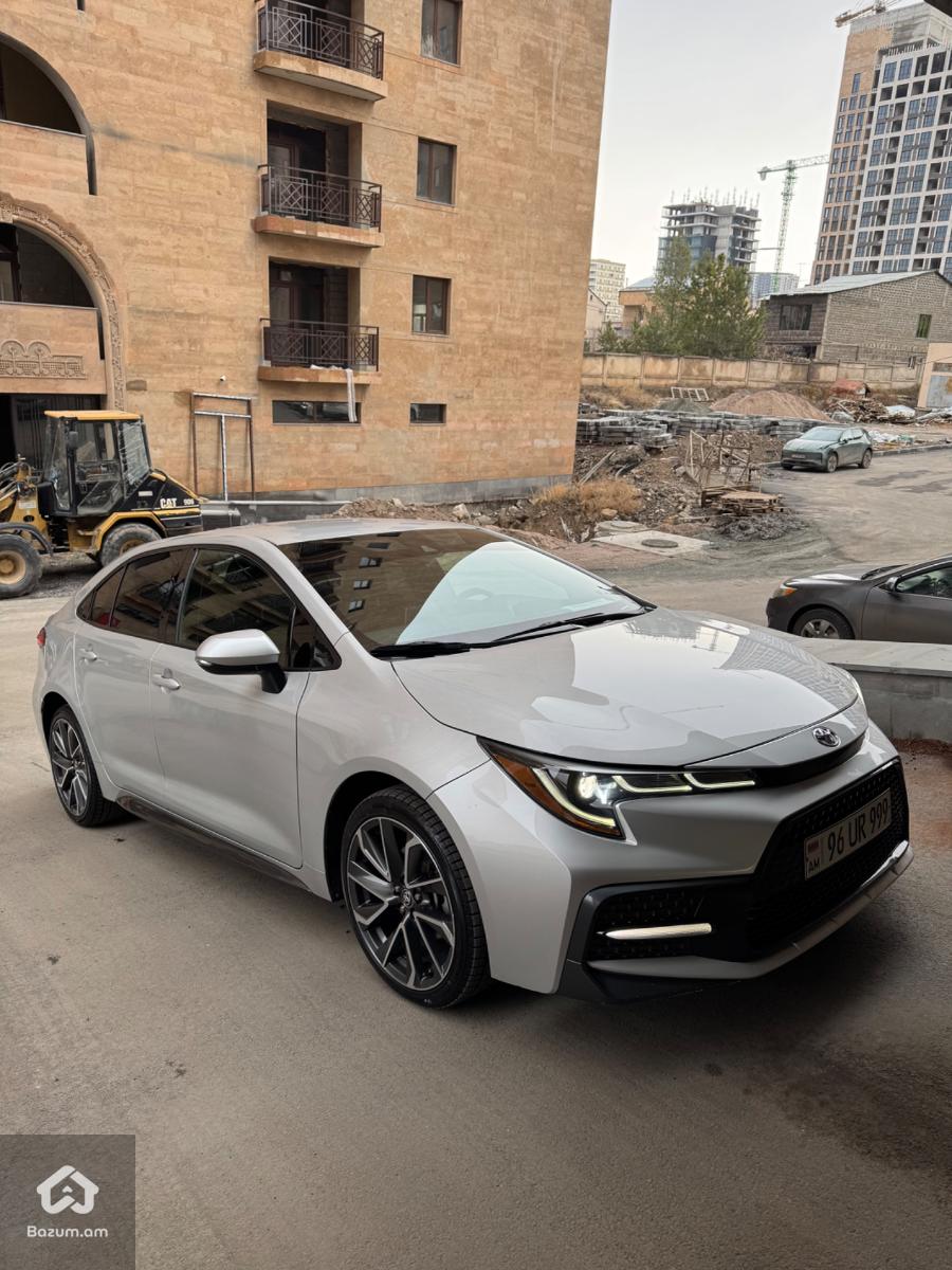 Toyota Corolla SE - image 20