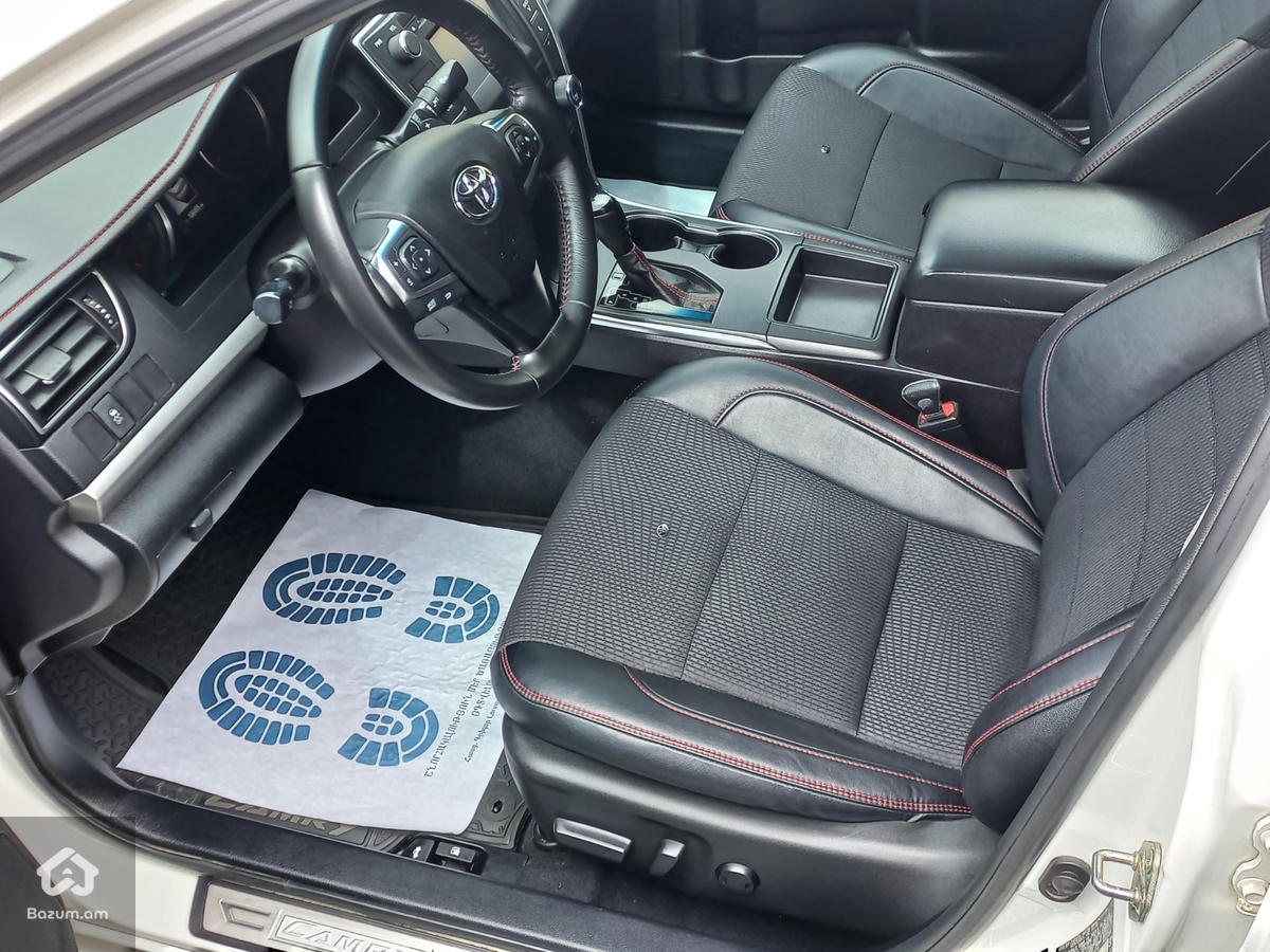 Toyota Camry - image 12