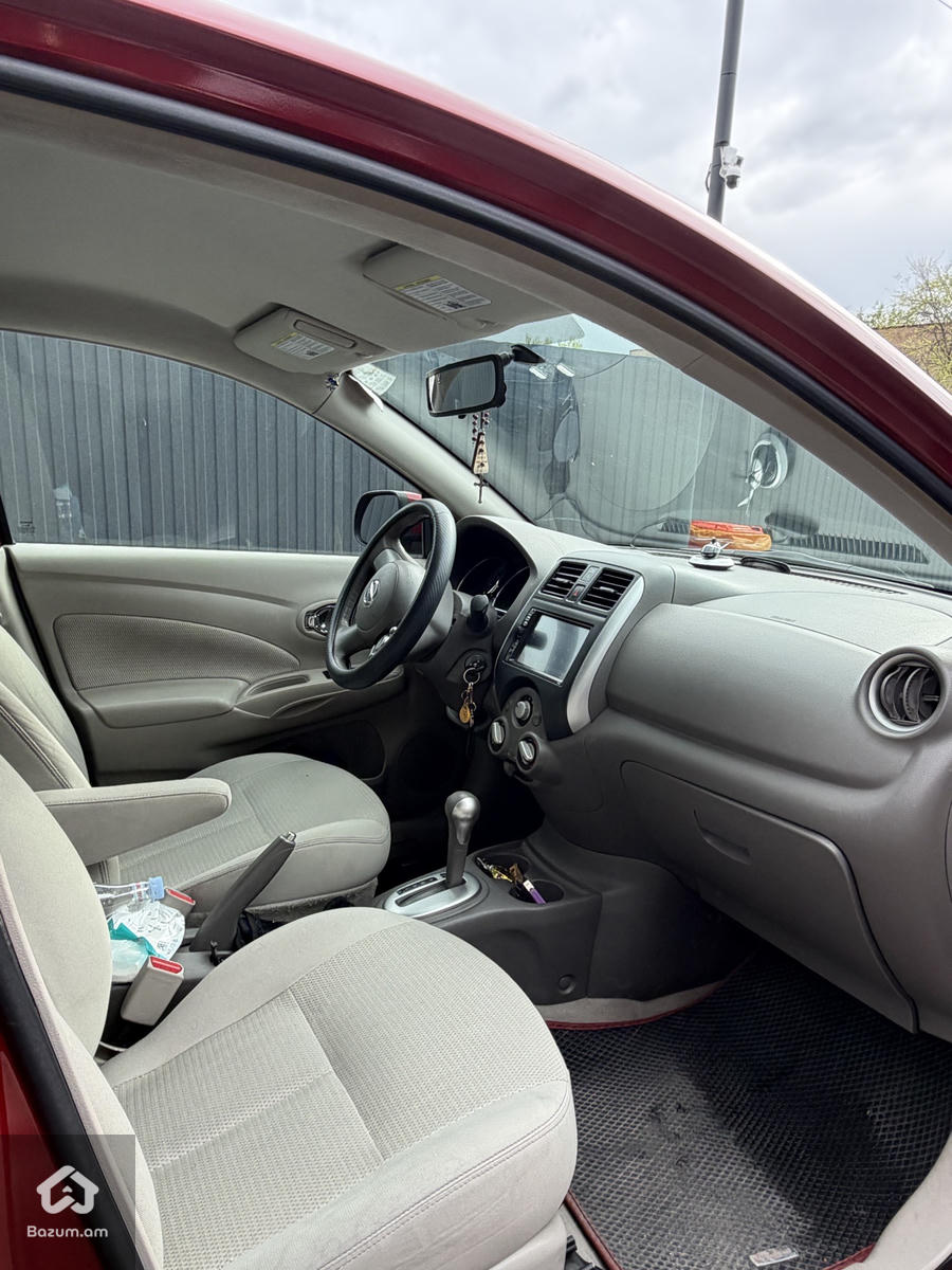 Nissan Versa SV - image 5