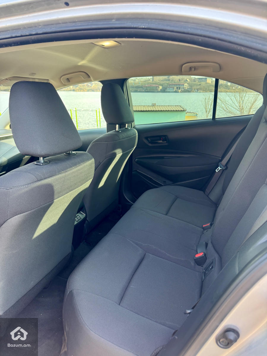 Toyota Corolla - image 7