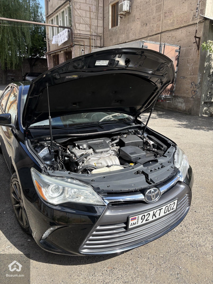 Toyota Camry - image 2