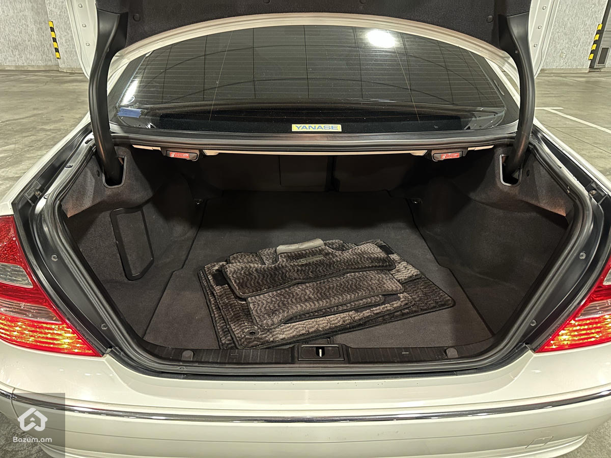 Mercedes E320 - image 7