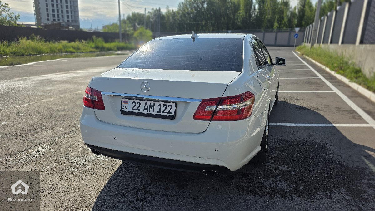 Mercedes Benz - image 5