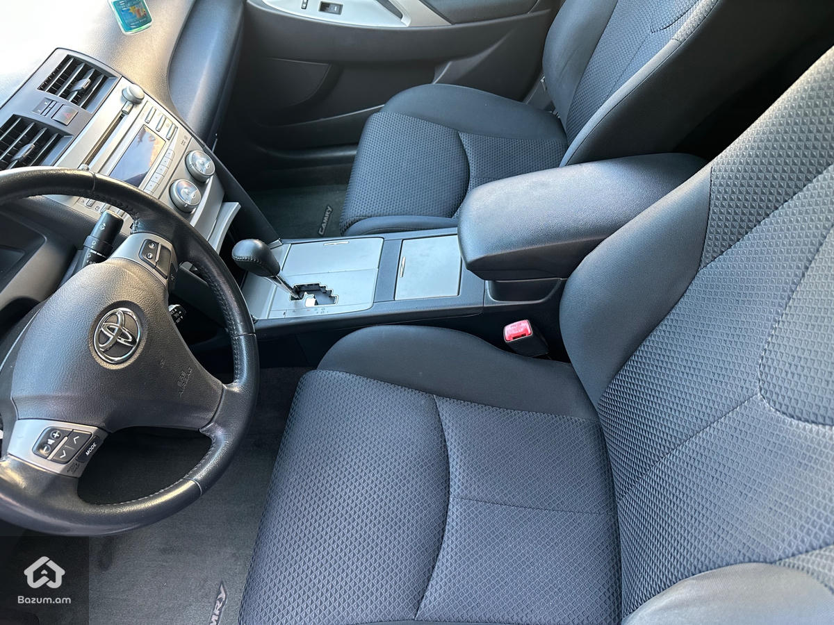 Toyota camry - image 7