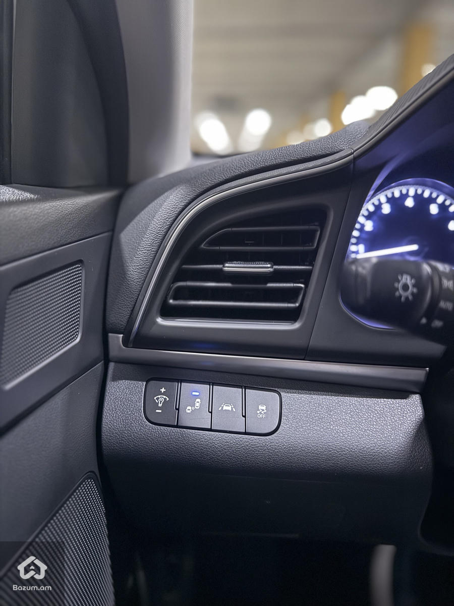 Hyundai Elantra 2020 - image 10
