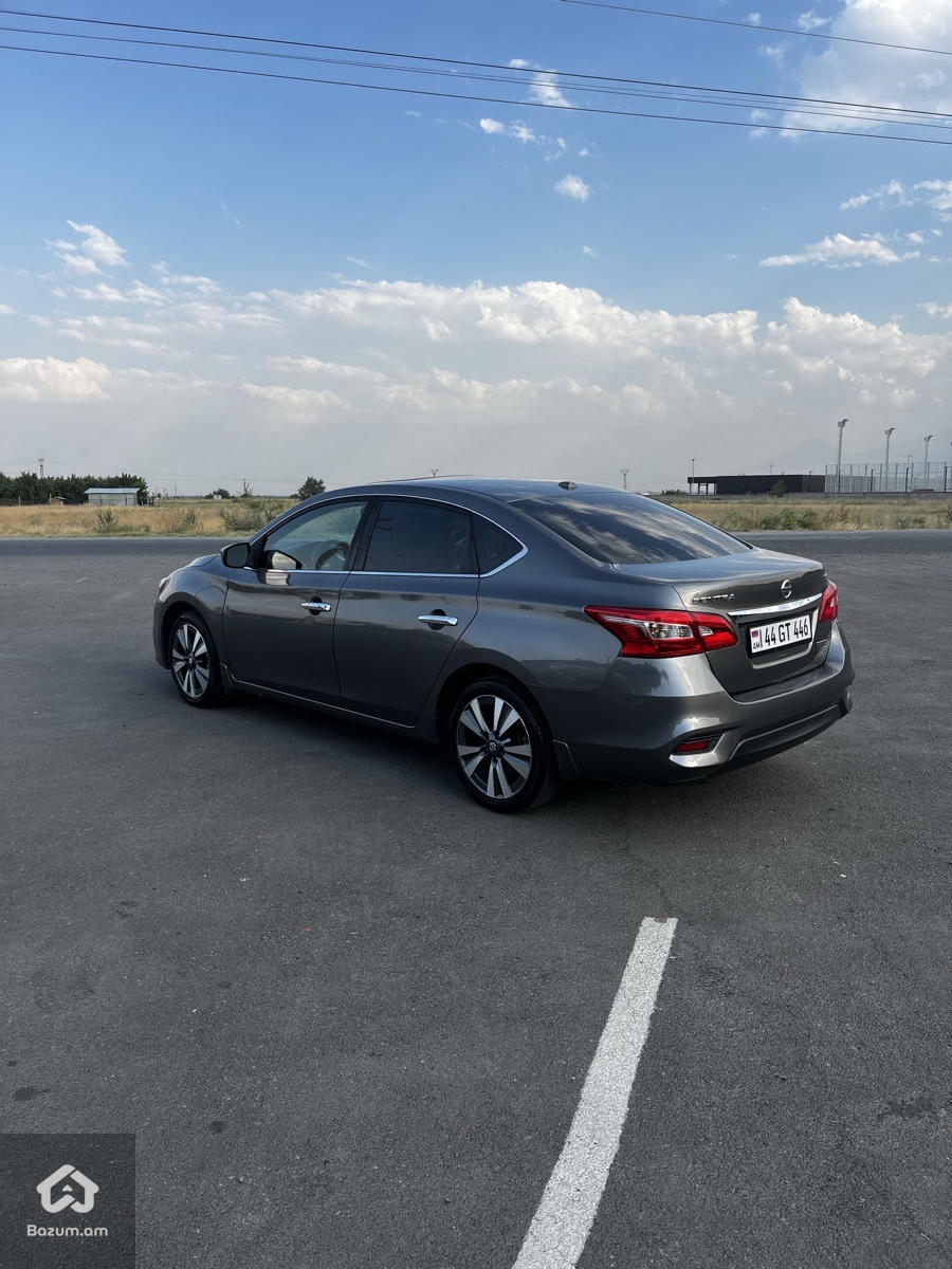 Nissan Sentra SV - image 4