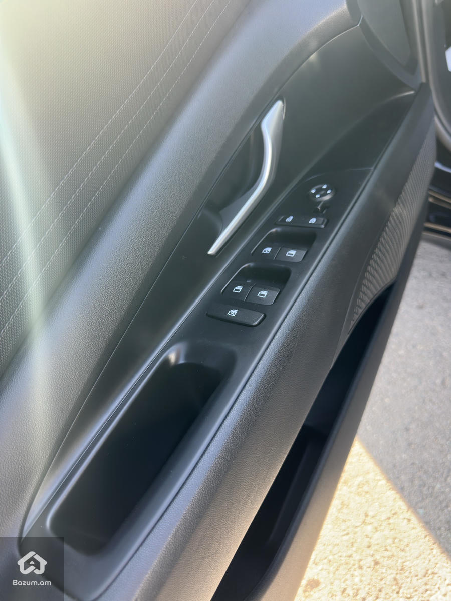 Elantra - image 16