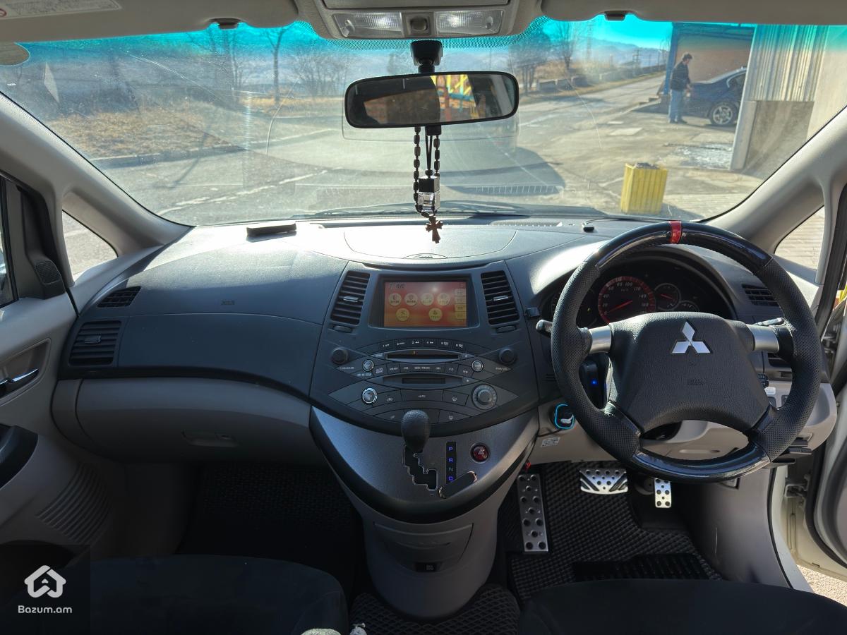 Mitsubishi Grandis Sport Gear - image 11