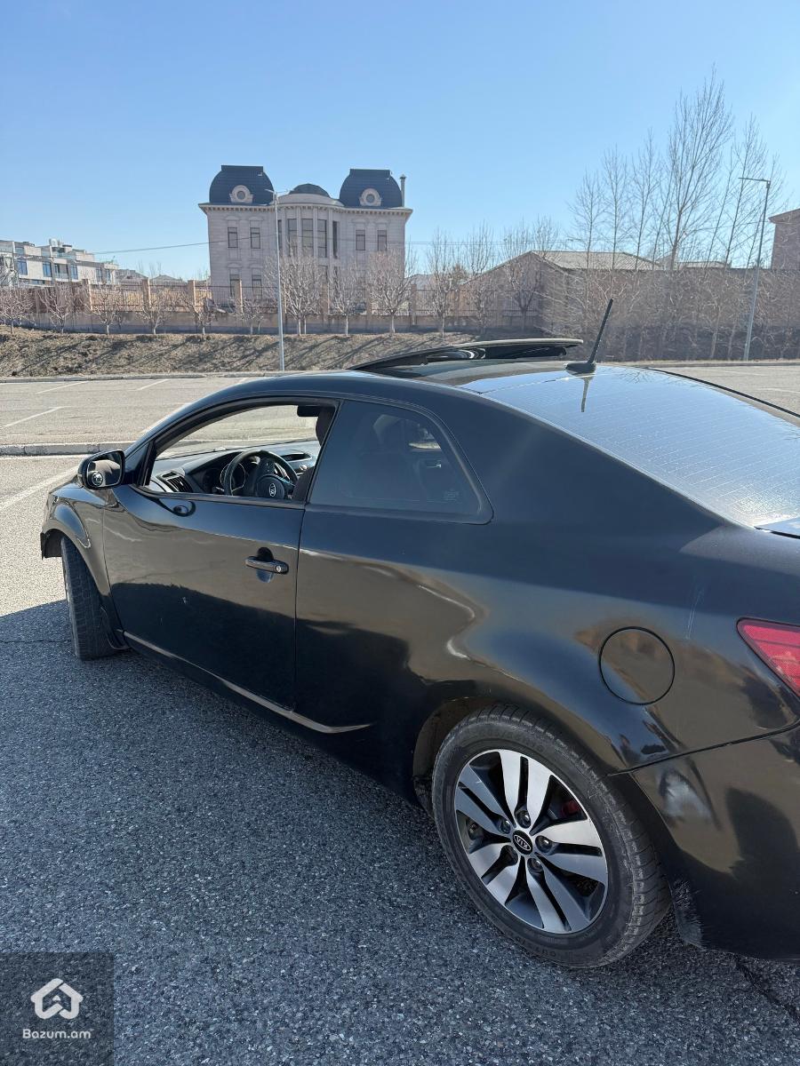 Kia Forte Kupe - image 6