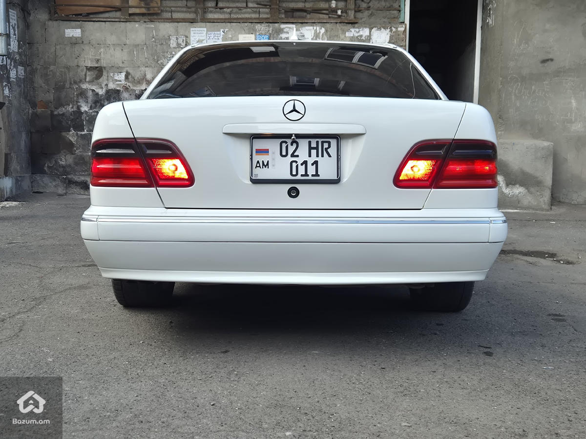 Mercedes benz w210 - image 2