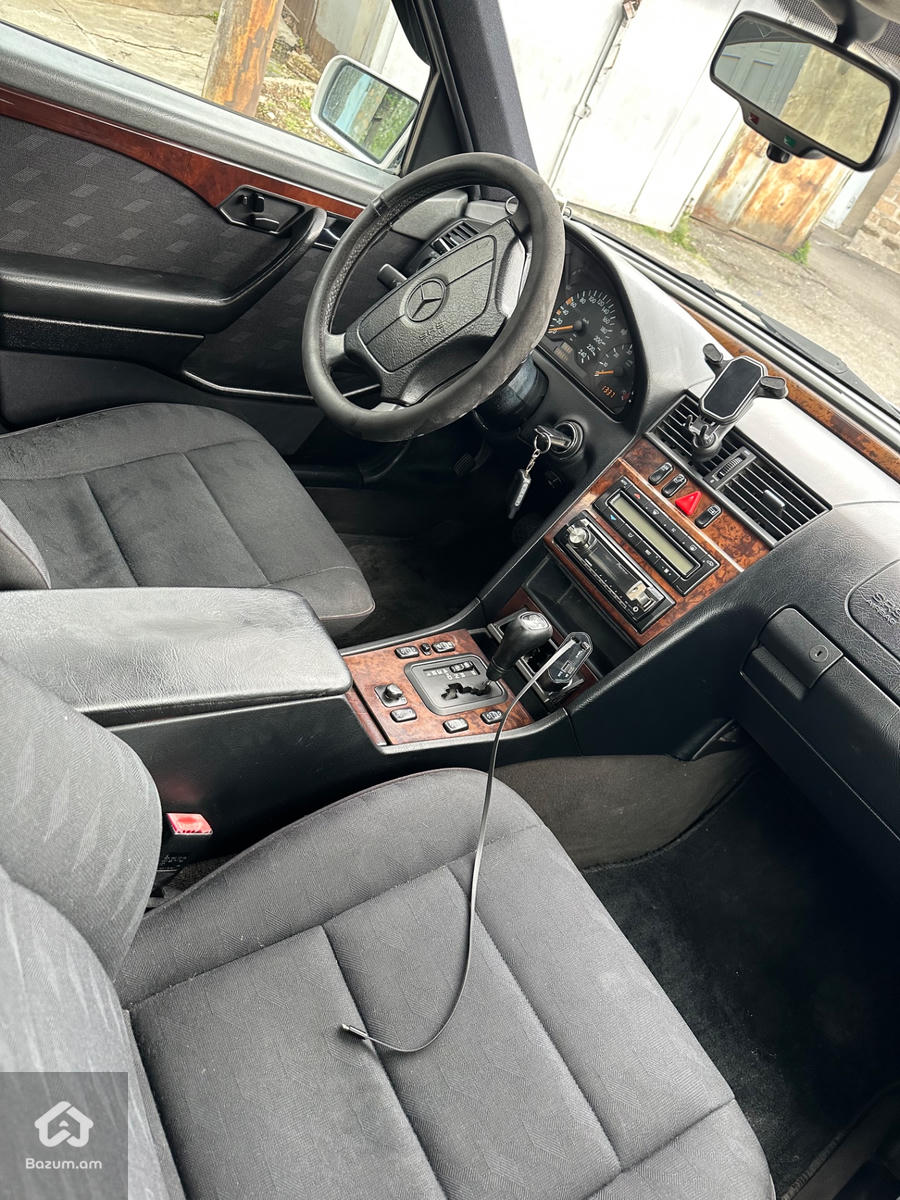 Mercedes benz C230 - image 2