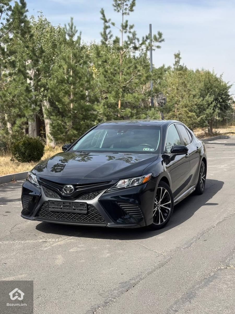 Toyota Camry SE - image 1