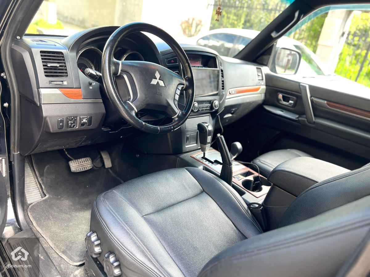 Mitsubishi Pajero - image 2