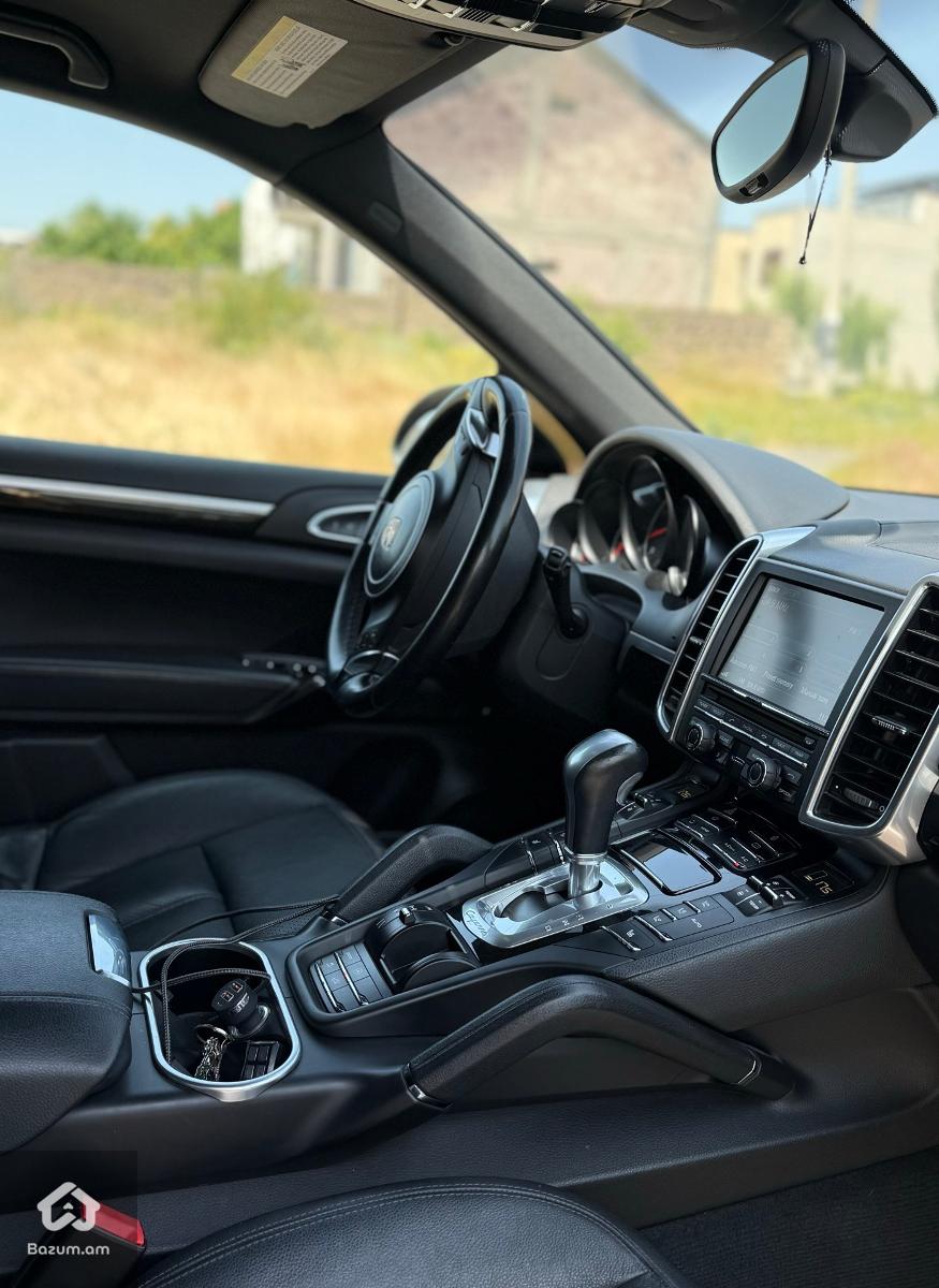 Porshe Cayenne - image 3