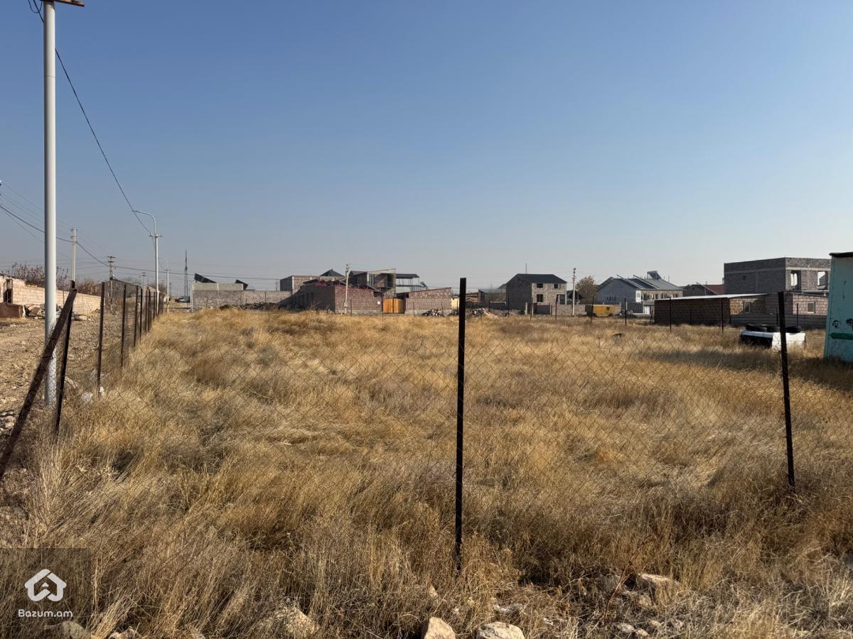 Վաճառվում է 800 քմ հողատարածք՝Նոր Գեղի։