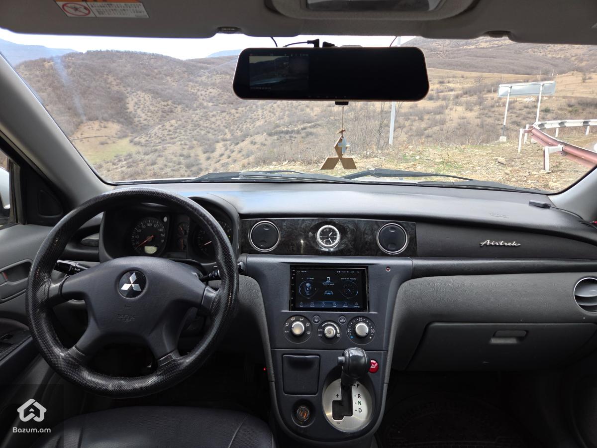 Mitsubishi airtrek - image 10