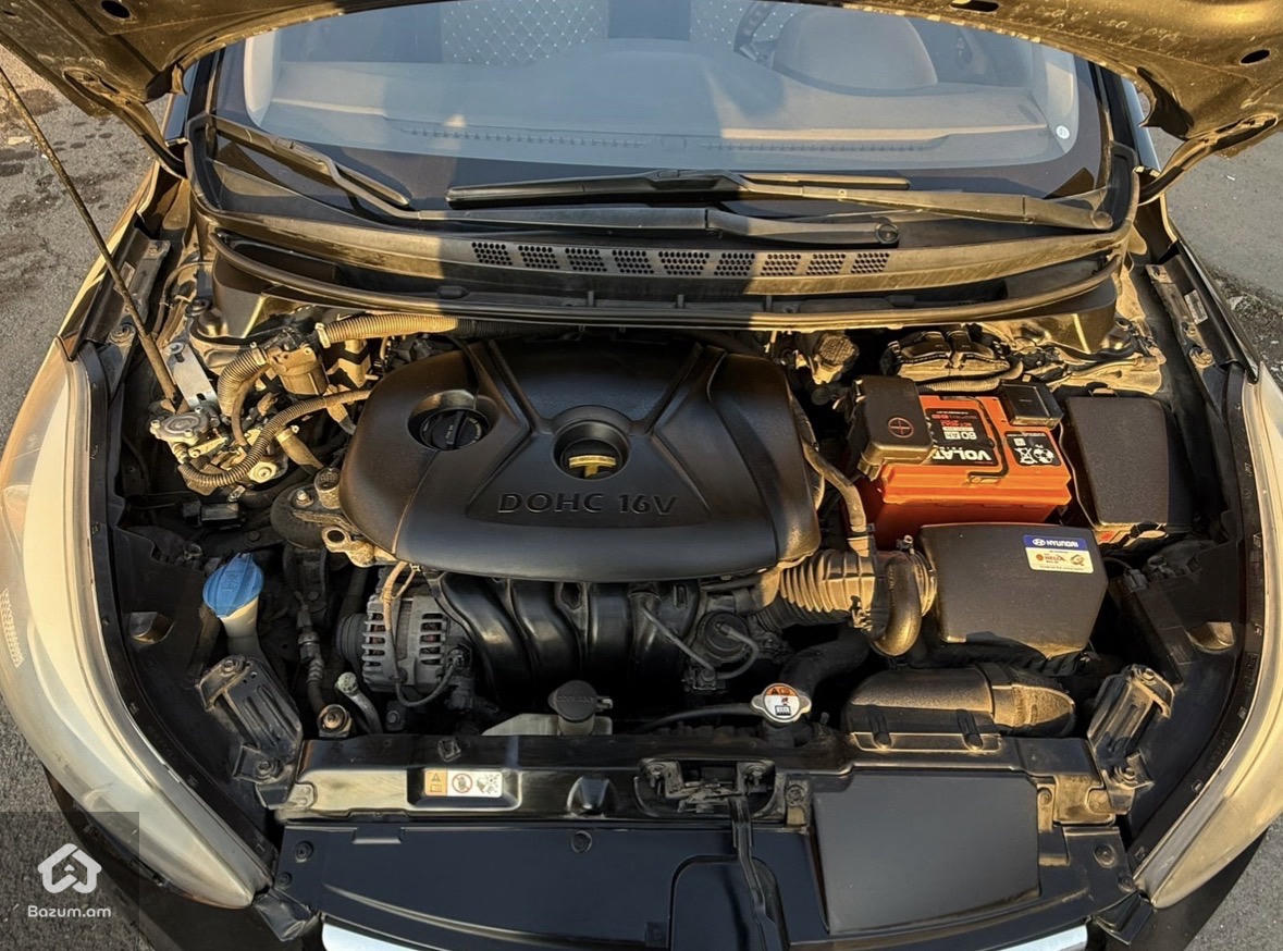 Hyundai Elantra - image 10