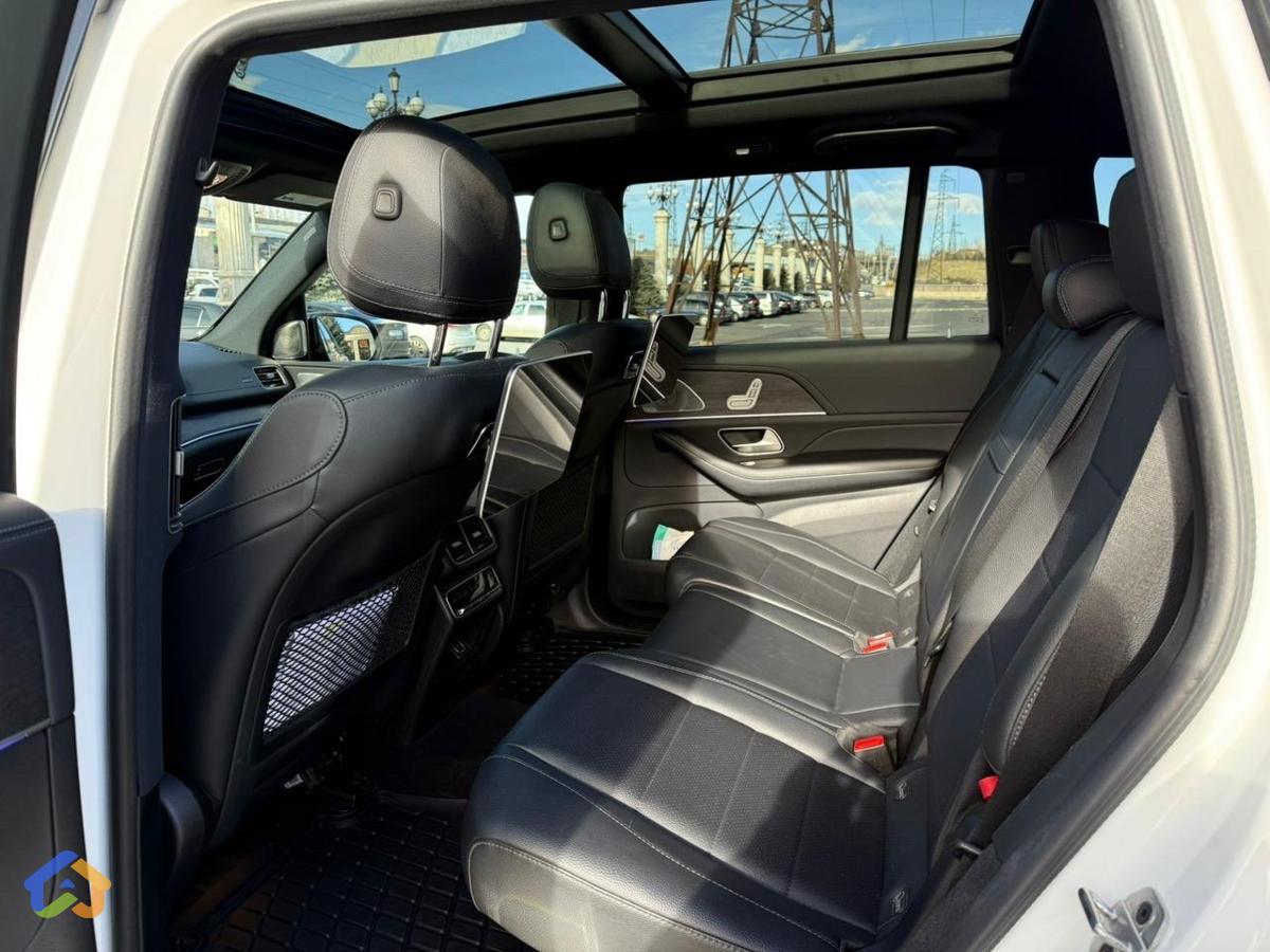 Mercedes Benz GLS - image 6