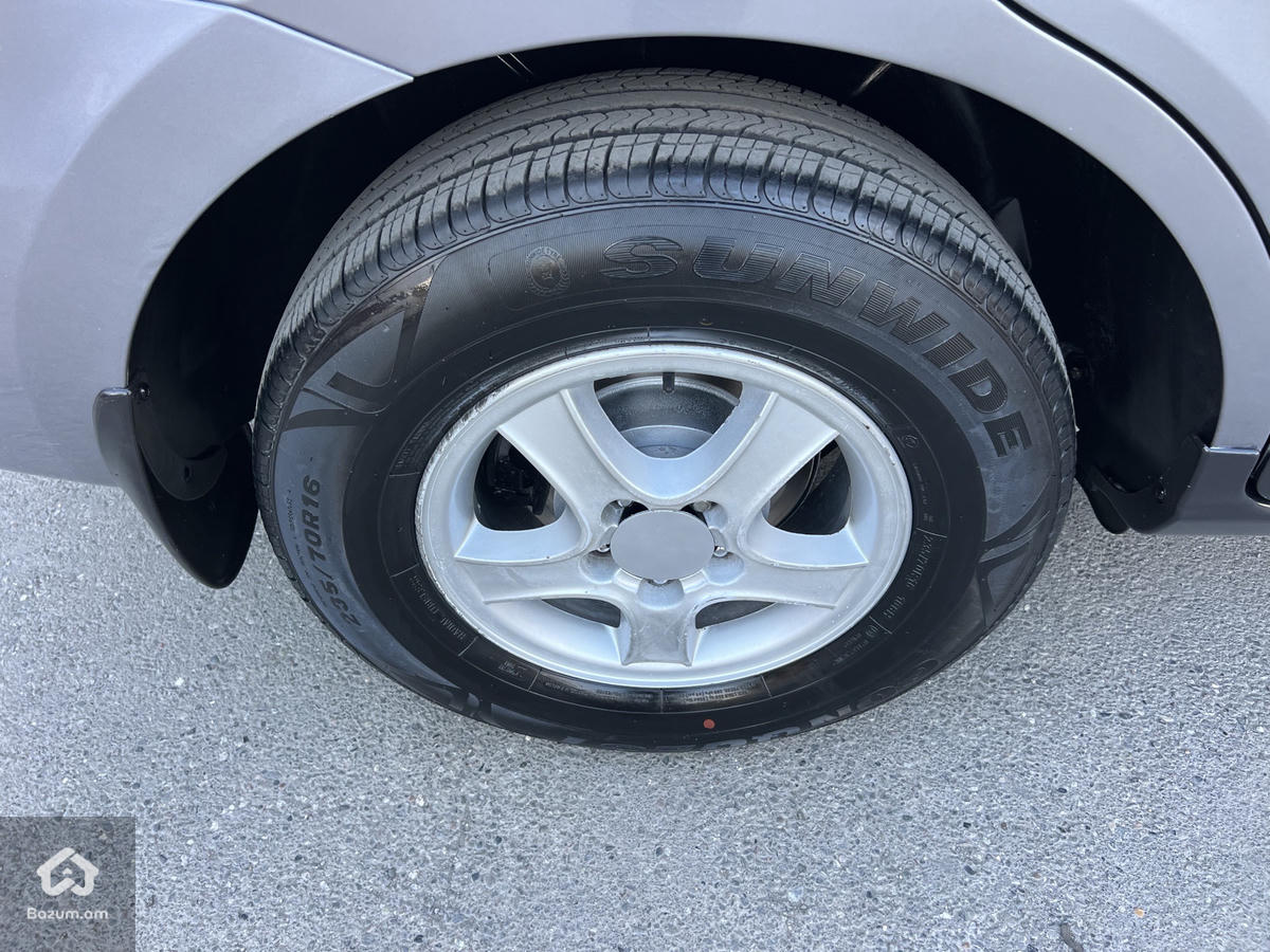 Hyundai SantaFe - image 17
