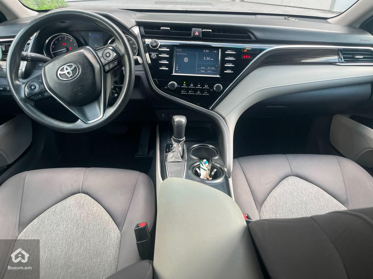 Toyota Camry - image 5