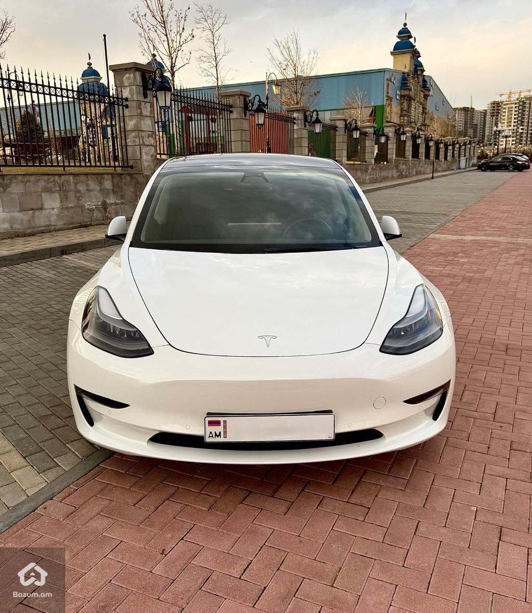 Tesla Model 3 - image 2