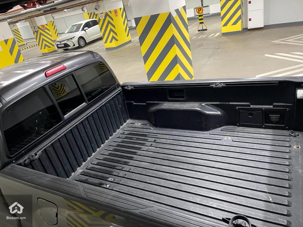 Toyota Tacoma Pickup 2011 - image 8